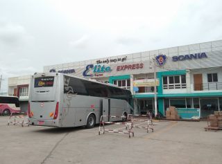 ヤンゴンから地方への移動手段としてのバス（１）