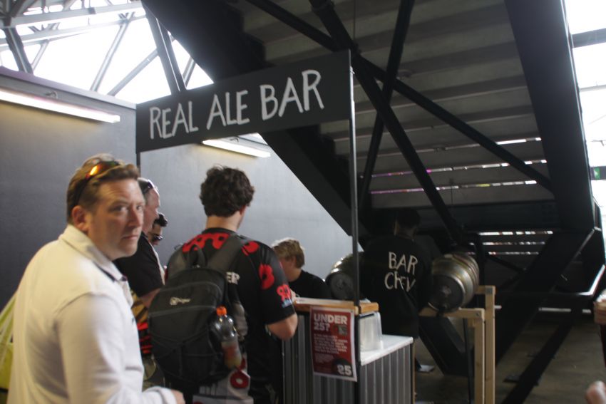 【ラグビーW杯観戦者必見】スタジアムのビールは高い、食べ物はまずい！