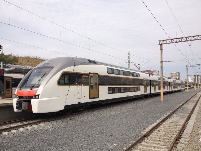 バクー〜スムガイト間を2階建て高速鉄道が走る【アゼルバイジャンを行く／７】